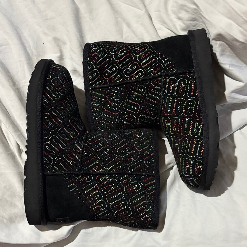 UGG Kids 3 Black Boots with Colorful Logo Pattern nwt unworn box stored